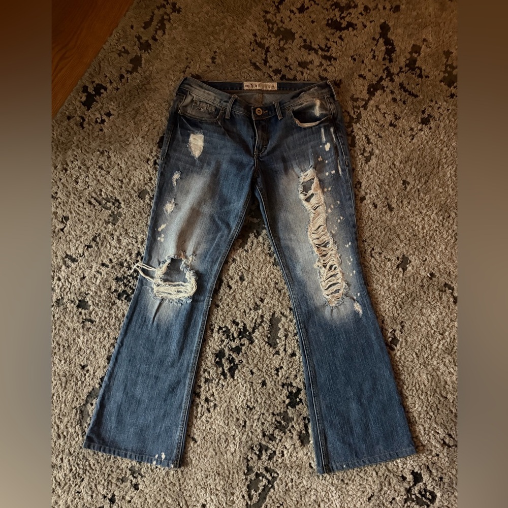 SOLD NO LONER AVAILABLE 
Y2K Hollister Distressed hip hugger Jeans - Blue